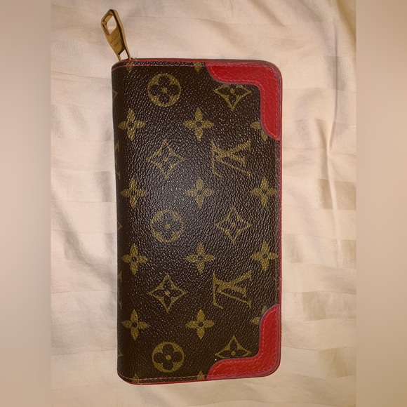 Limited edition Louis Vuitton wallet. - Picture 2 of 3